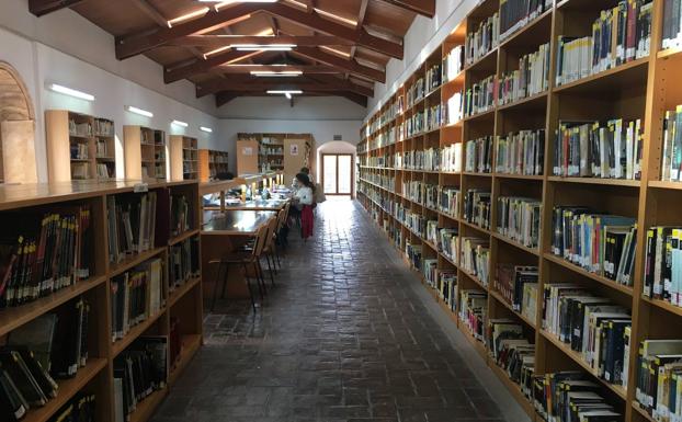 Una ayuda europea permite la compra de 183 nuevos libros para la biblioteca