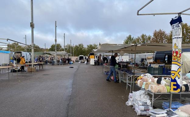 El mercadillo ambulante estará este viernes abierto hasta las 20 horas