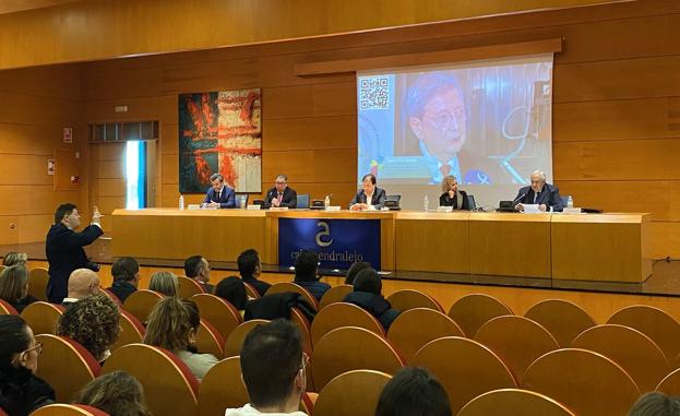 Fernández Vara destaca la necesidad de cooperar para lograr un mundo más justo