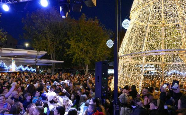 La ciudad luce ya el encendido de Navidad en 65 calles, parques y plazas