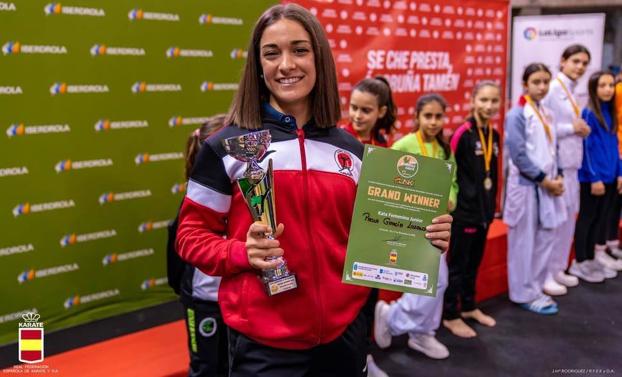 Paola García gana la Liga Nacional absoluta en kata femenina con sólo 16 años