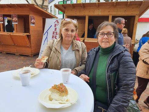 Cientos de personas prueban el Roscón Solidario de Asemce