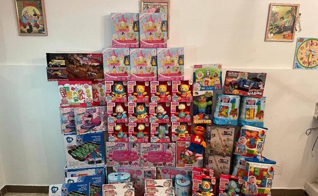 Los jóvenes de Provida Almendralejo entregan juguetes a 60 niños de la localidad