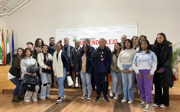 Estudiantes de Reunión han sido recibidos en el salón de plenos municipal. /g. c.