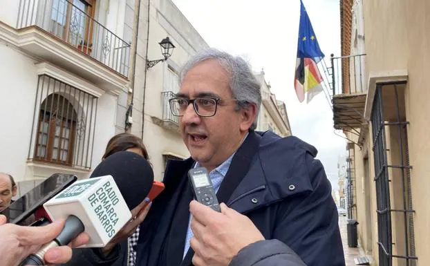 Joaquín Macías ha visitado Almendralejo para esta petición. /g. c.