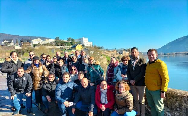 Colectivos ciudadanos viajan a A Rúa para conmemorar el 20º aniversario del hermanamiento