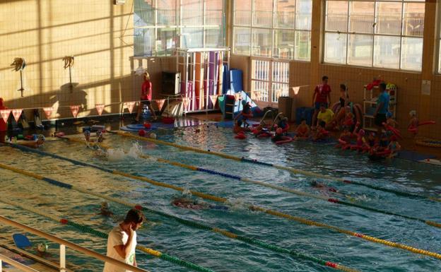 El Ayuntamiento oferta un curso gratuito de socorrismo en instalaciones acuáticas