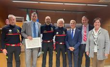 El parque de bomberos de Almendralejo recibe la Medalla al mérito de Protección Civil Extremadura