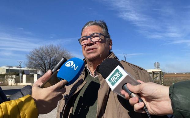 «Los ayuntamientos se han complicado más y es fundamental la experiencia», reivindica el candidato del Psoe