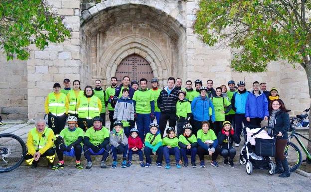 V Ruta Nocturna de Navidad en Bici de la asociación Arroyo de la Luz Paisajes y Fiestas