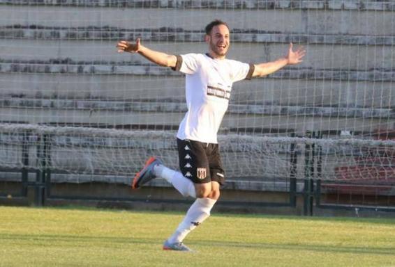 Javi Martín se desliga del Mérida y vuelve al Arroyo