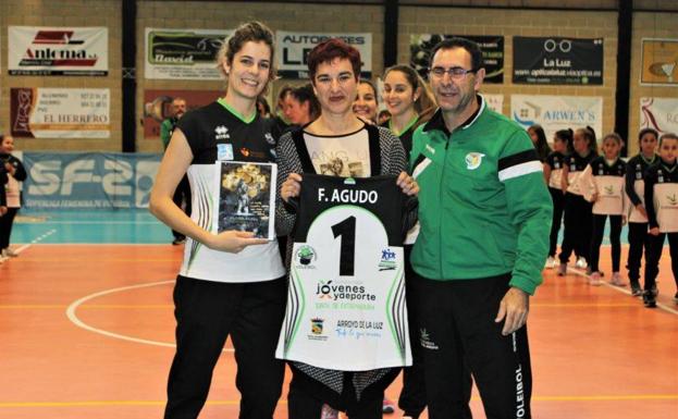 Fátima Agudo da esplendor a la fiesta de la cantera del Extremadura Arroyo