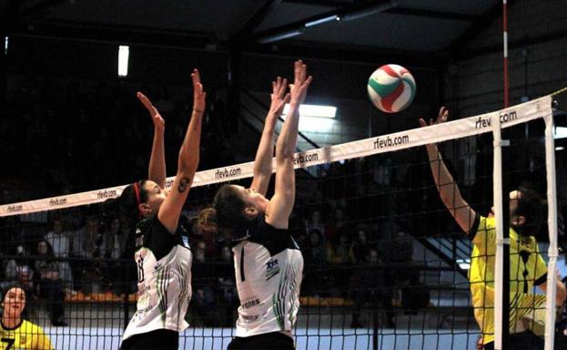 El Extremadura Arroyo echa de menos a Yohana y pierde (3-2) ante Covadonga