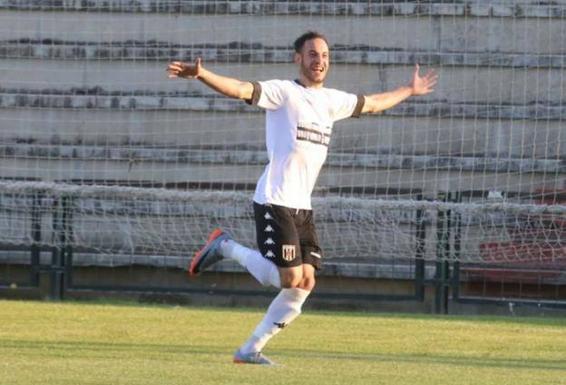 El Mérida defiende el liderato en Arroyo
