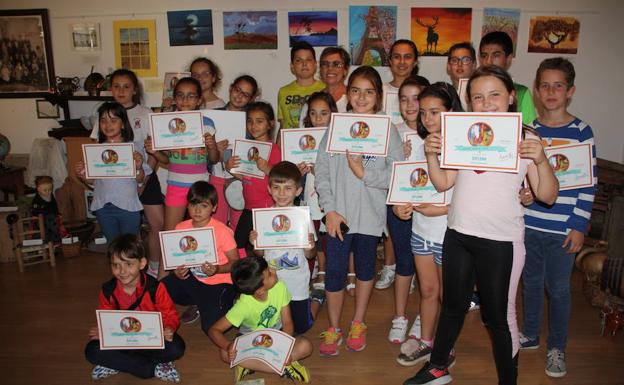 Clausura del curso de la Escuela de Pintura 'Arte 16'