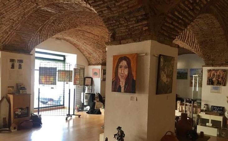 El grupo de adultos de la Escuela de Pintura 'Arte 16' inaugura una exposición con motivo de la clausura de curso