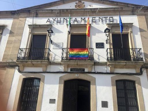 El Ayuntamiento de Arroyo de la Luz se unió a la celebración del Día Internacional del Orgullo LGTBI