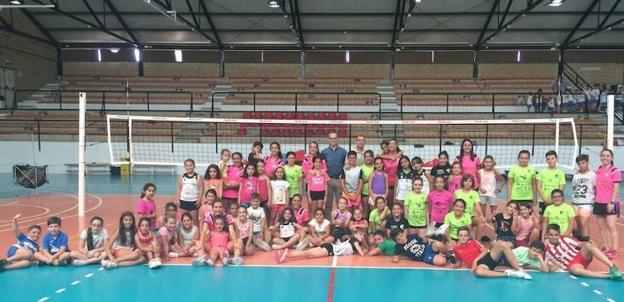 El alcalde de Arroyo de la Luz, Carlos Caro, clausura el SunVolley 6.0 en el que se mezclaron deporte y ocio