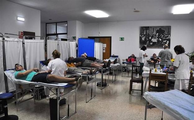 Los equipos del Banco de Sangre recorrerán casi 11.000 kilómetros en agosto para recoger 3.800 donaciones