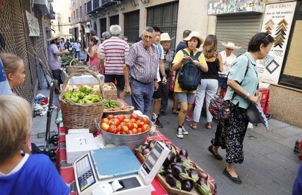 Moret recupera su mercado ecológico de frutas y verduras