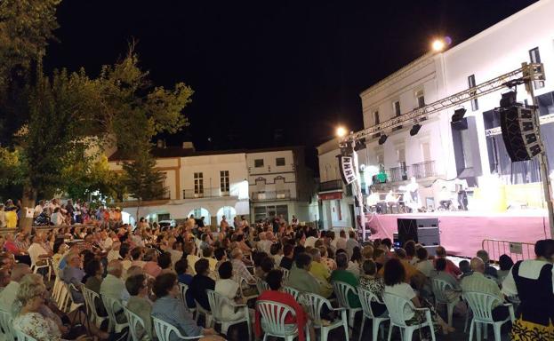 La Plaza de la Constitución vuelve a llenarse para recibir el festival de los 'Pueblos del Mundo'
