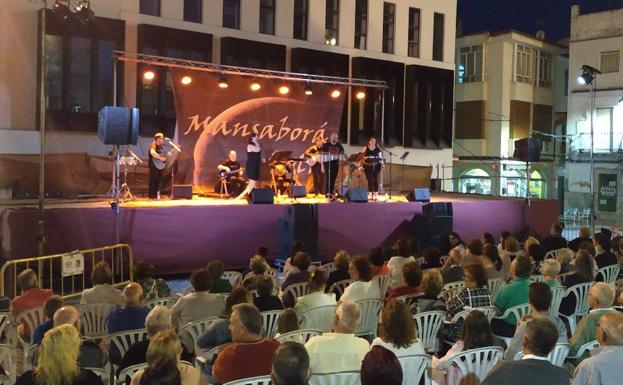 Mansaborá Folk entusiasma al público arroyano