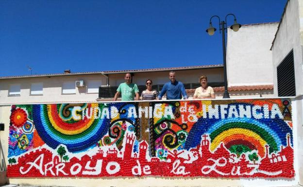 Arroyo de la Luz crea un mural con más de 6.000 tapones