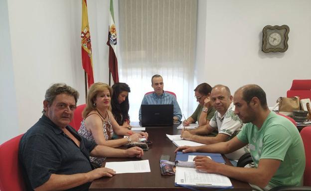 Se conceden las Medallas de Arroyo a la Hermandad de San Cristobal, Vicente Caballero y Cesar Galán