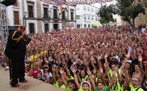 El Día de las Peñas, con el concierto de King África, bate el record de participación del año pasado