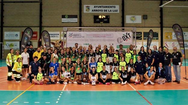 El Cajasol Juvasa sevillano se lleva el II Torneo Extremadura Juvenil Voleibol