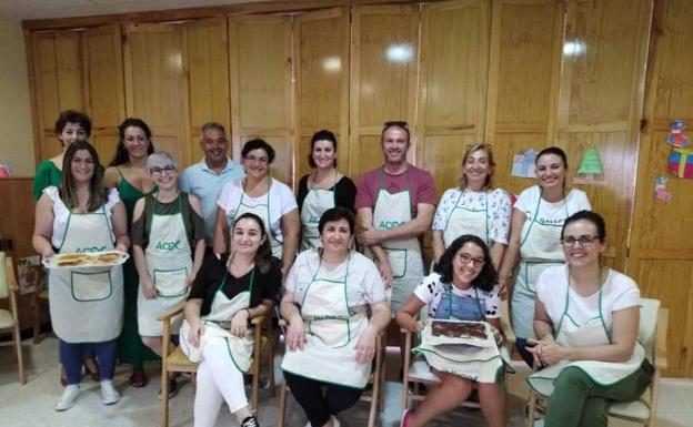 Pan naan, brownie de chocolate, tarta de queso y tortitas sin gluten en el taller de cocina sin gluten de ACEX