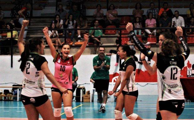 El Extremadura Arroyo aplasta al Rivas (0-3) y se aúpa al liderato del Grupo A de SF2