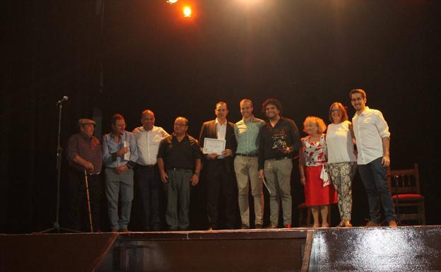 Daniel Castro, de los Santos de Maimona, obtuvo el primer premio del Concurso Nacional de Cantes de Trilla