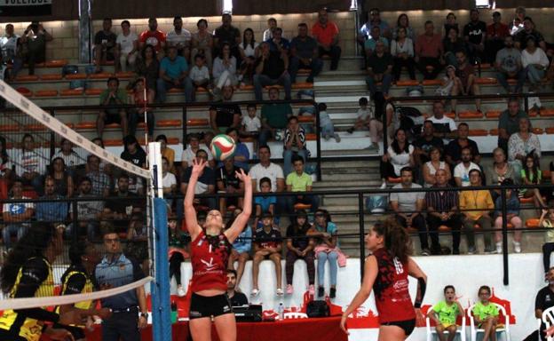 El Extremadura Arroyo visita la cancha del colíder Voley Playa Madrid