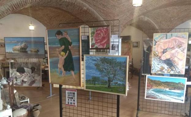 La Oficina de Turismo acoge la exposición con las obras seleccionadas del XXI Concurso Fotográfico y VI Premio Pictórico 'Luís de Morales'