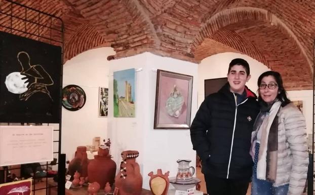 La Oficina de Turismo de Arroyo de la Luz acoge la exposición de pintura 'Trilogía de 1ª y 2ª Generación'