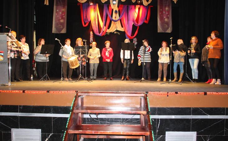 Arroyo de la Luz llenó de nuevo el Cine-Teatro Municipal durante la Gala Solidaria de Navidad