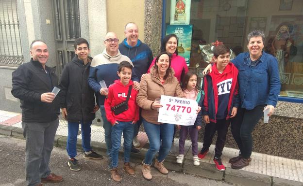 El 74770, un quinto premio, deja 1.812.000 euros en Arroyo de la Luz y Plasencia
