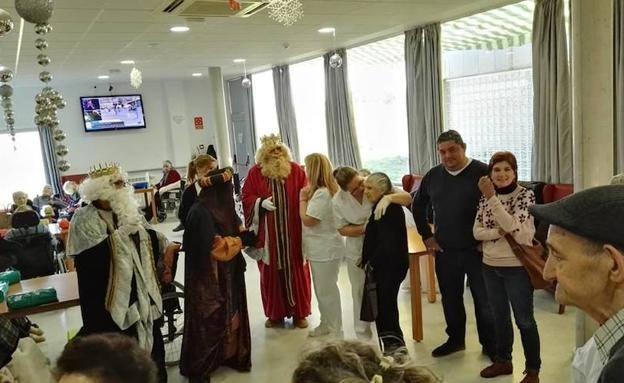 Los Reyes Magos visitan la Residencia y Centro de Día de Arroyo de la Luz