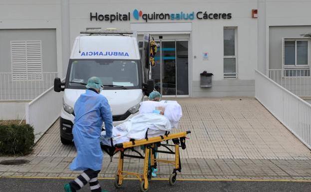 La clínica Quirón de Cáceres podrá aislar a 50 ancianos con coronavirus