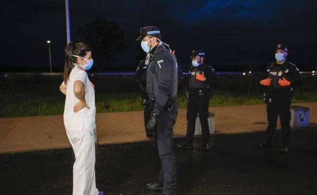 Lumbini dona 50.000 mascarillas a Cáceres, que espera 100.000 de China