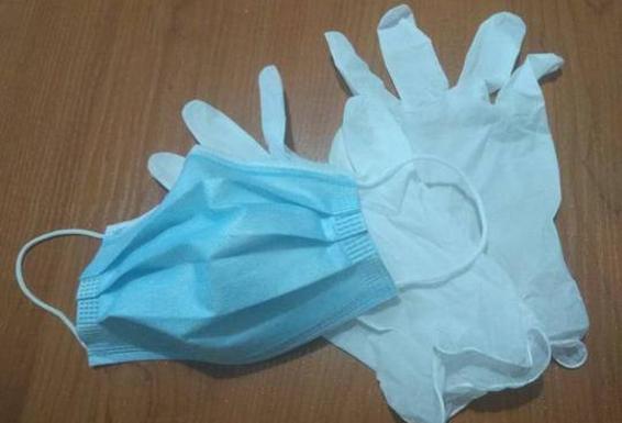 La Policía Local sancionará a quienes depositen las bolsas de basura en la calle, fuera de los contenedores