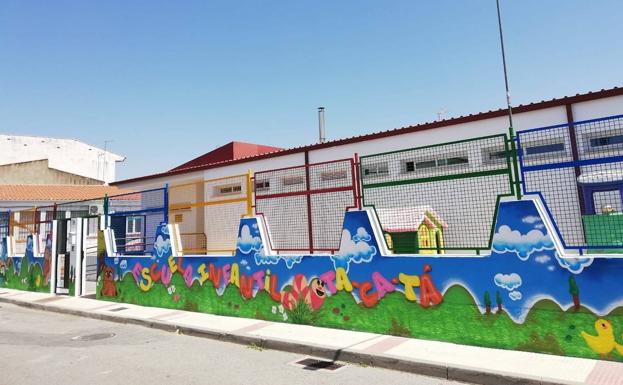 La Escuela Infantil Ta-Ca-Tá reparte hoy el material de los niños que quedaba en el centro