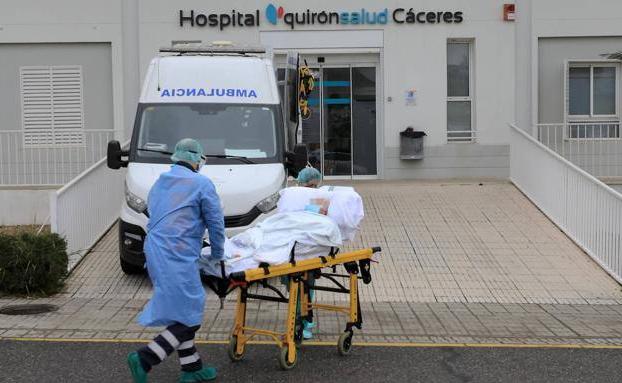 El SES afirma que el criterio para trasladar a los ancianos a los hospitales fue solo clínico