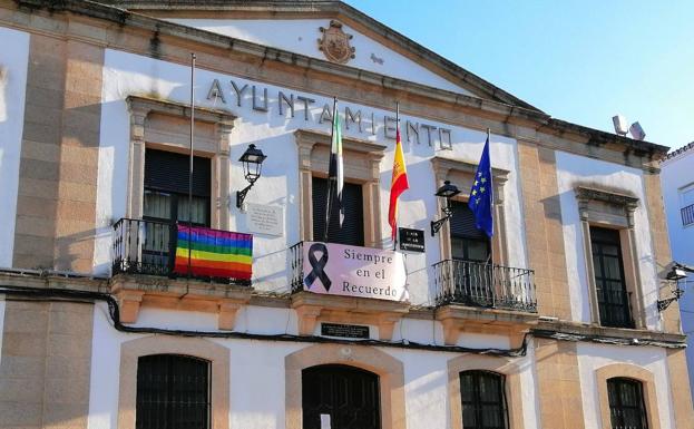 El Ayuntamiento de Arroyo de la Luz se une al día internacional del orgullo LGTBI