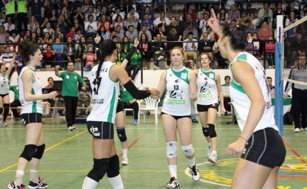 María Larrakoetxea se incorpora al Extremadura Arroyo y Flavia Lima puede entrenar ya al equipo al completo