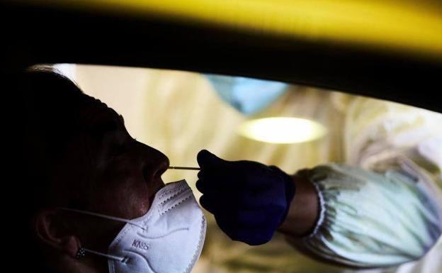 La región comunica siete fallecidos más por covid-19, cinco de ellos de centros de mayores