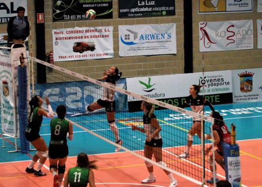 El nuevo Extremadura Arroyo de Flavia Lima ya carbura y derrota 3-1 a un gran Sestao