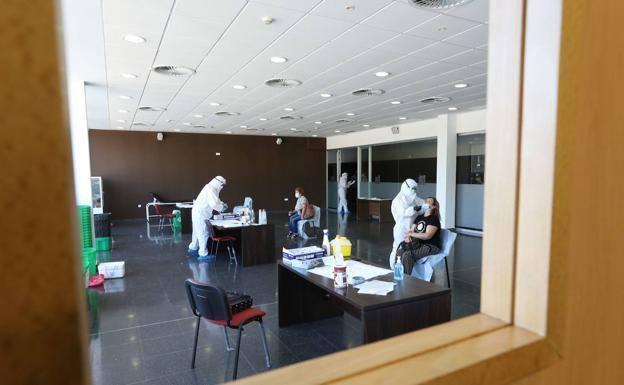 La región comunica dos fallecidos y cinco nuevos brotes de coronavirus