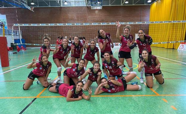 El Extremadura Arroyo asalta el liderato del Grupo A de SF2 tras su rotunda victoria (0-3) en la cancha de Voley Sanse